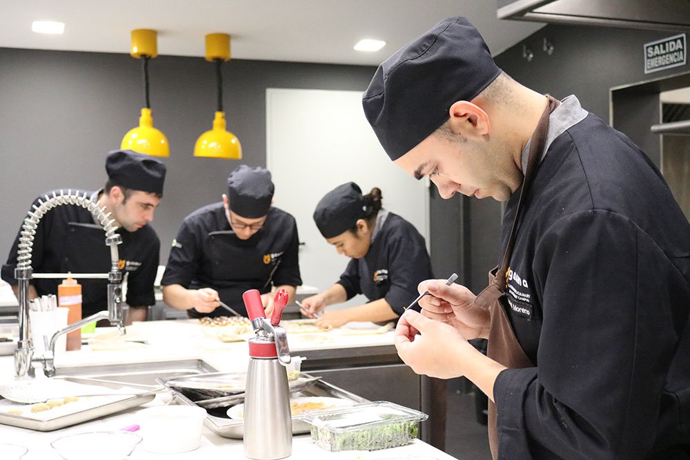 Israel Moreno, premiado en la Guía Michelin, como alumno del Máster en Gastronomía