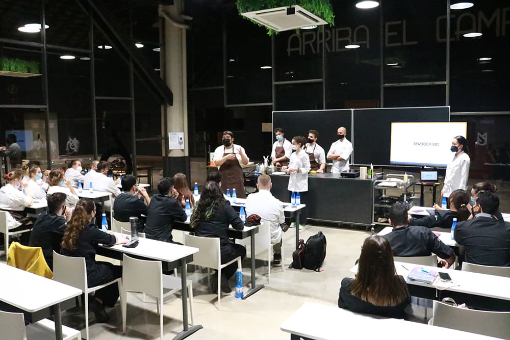 Presentación del club de estudiantes de Gasma